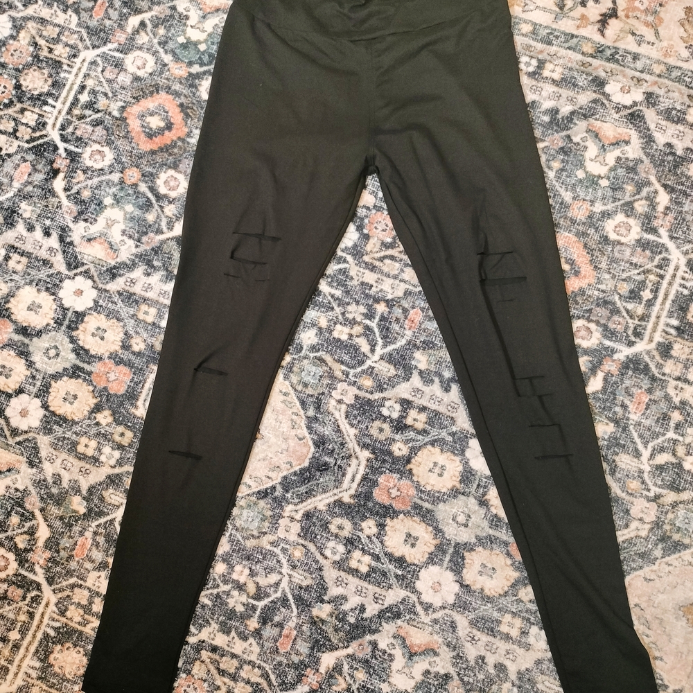 NWOT! Dibaolong Women's Black High Waisted Ripped Leggings. Size M